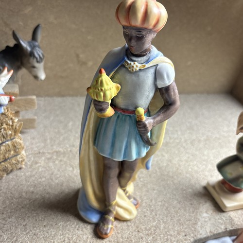 Antique 1951 Hummel Goebel 14 Pc. Nativity 214 Christmas Germany & Stable - Picture 10 of 24