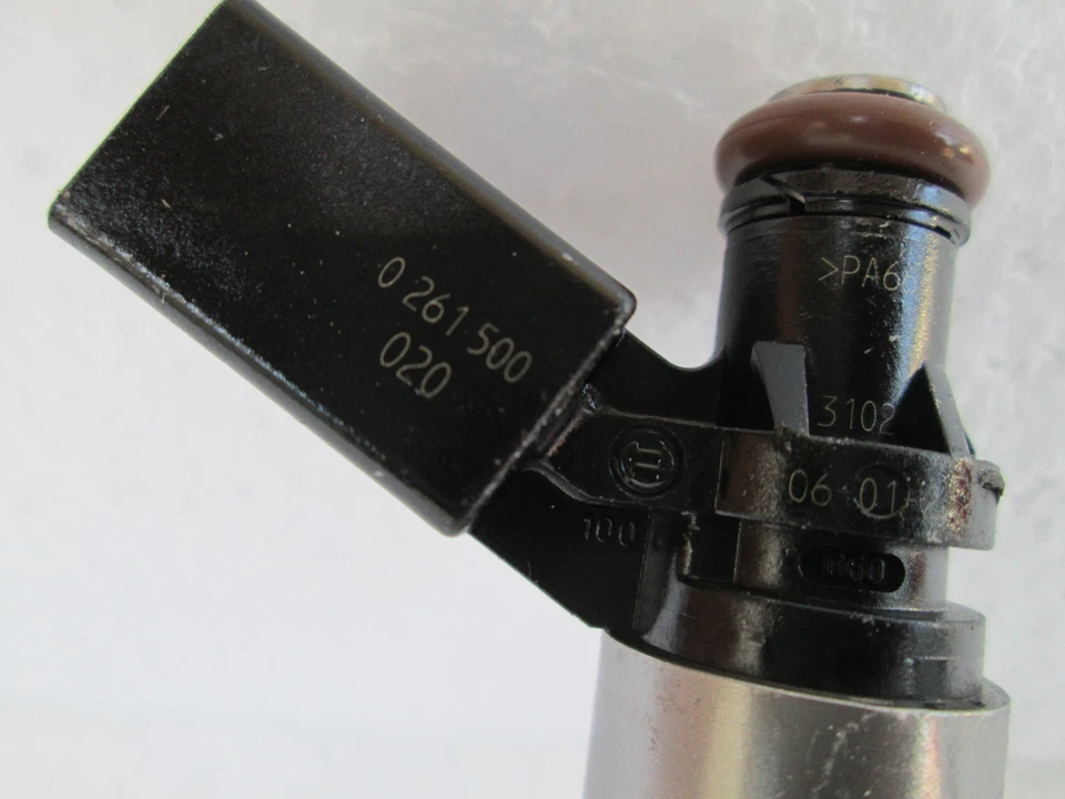 Juego de 4 inyectores de combustible OEM Bosch para Volkswagen Passat 2,0 L I4 2006-2007-2008 Foto 3 de 3