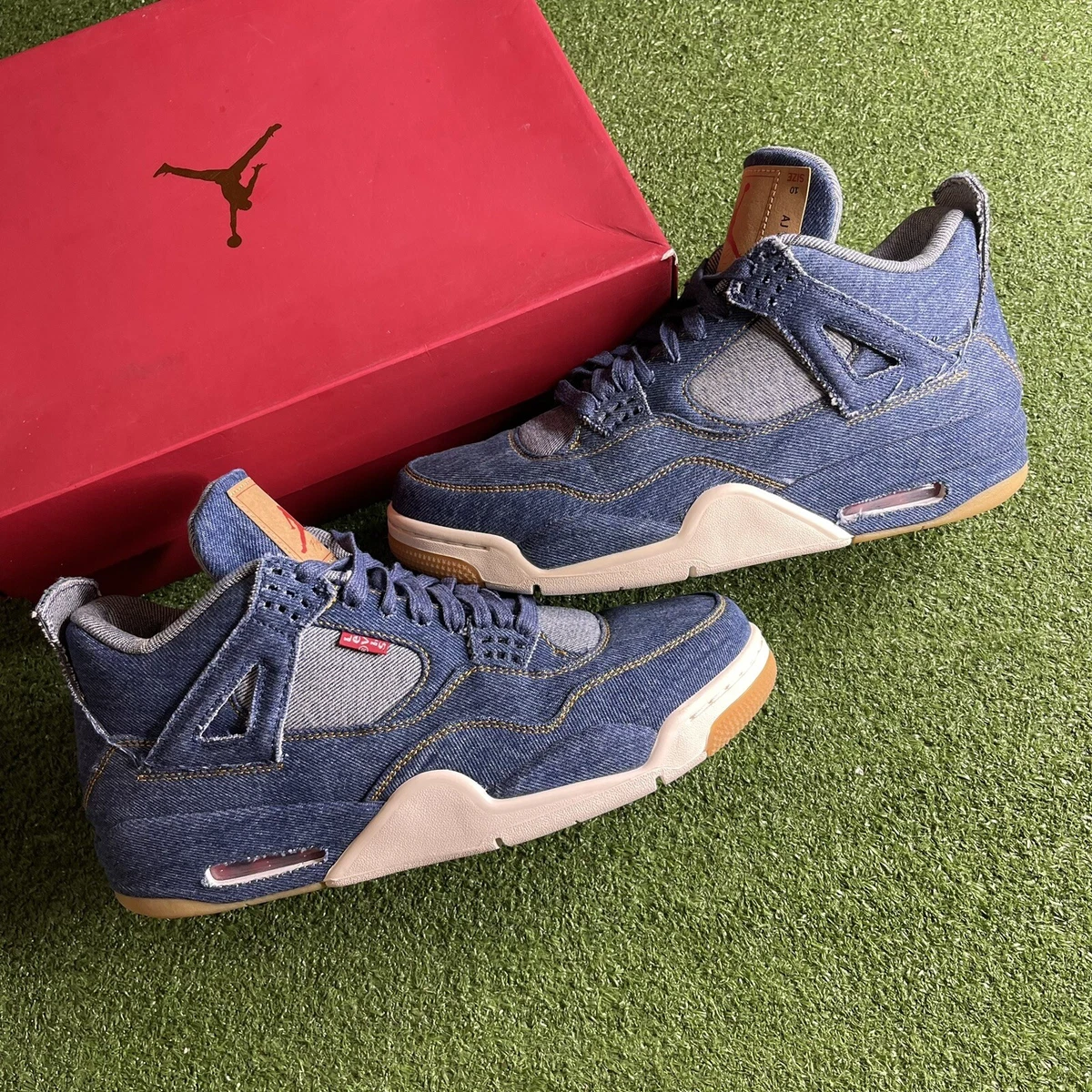 Air Jordan 4 Retro x Levi's Denim 2018 - Size 10 - AO2571-401