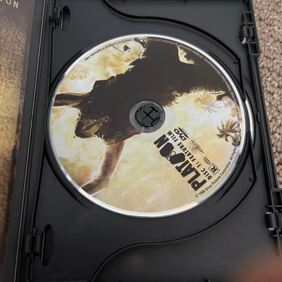 Platoon - Definitive Edition [DVD]  2 Disc Set - Image 3 of 4