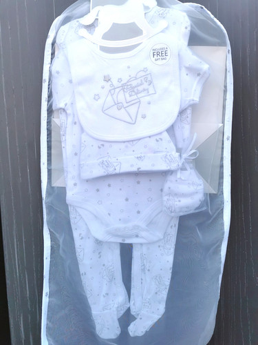 Baby Unisex Layette Clothing Gift Set 'Special Delivery' 6 Piece NB 0-3 3-6M