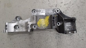 Träger Lichtmaschine 06A903143P 1595 CCM 74 KW VW Golf 1.6 Automatik Bj 1999 1 J