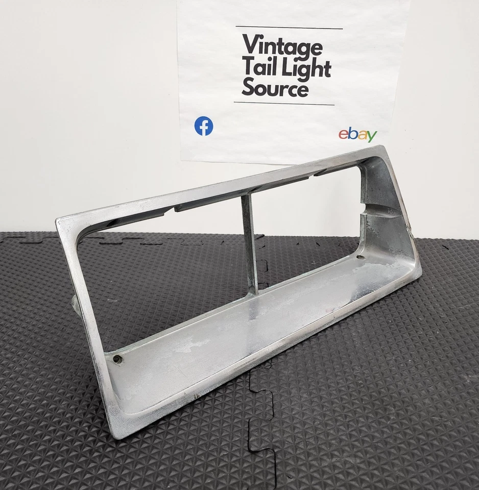 1977-1978; LeSabre ELECTRA HEADLIGHT bezel LH OEM Buick — 第 4/4 张图片