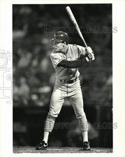 1989 Press Photo Kansas City Royals player Jim Eisenreich at bat - afx01329