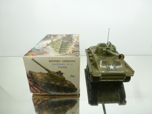 BPP US ARMY SHERMAN M-4 TANK - MILITARY CAMOUFLAGE L22.0cm - GOOD IN BOX - Imagen 3 de 7