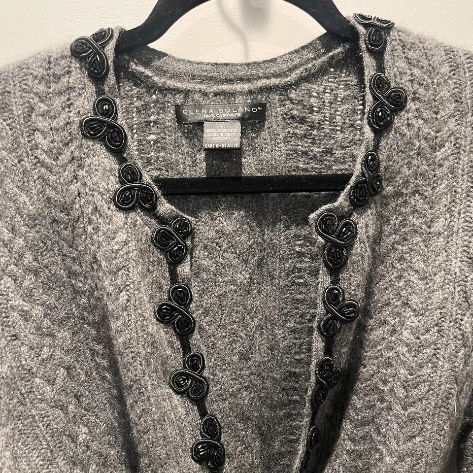 Suéter de cachemir Elena Solano para mujer grande gris con lazo abierto frontal cinta cárdigan Foto 2 de 4