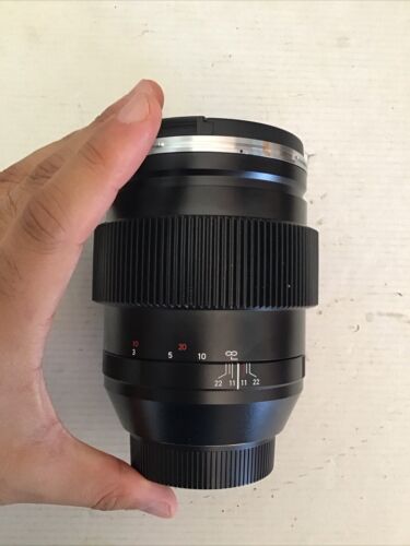 CARL ZEISS APO SONNAR 2/135 ZE T* (EF MOUNT) LENS