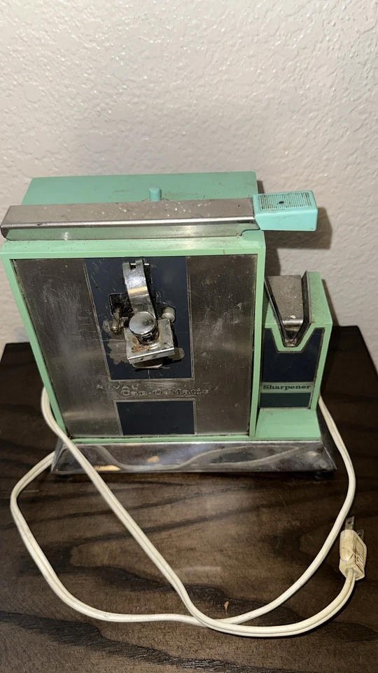 Abridor de latas eléctrico vintage Rival Can-O-Matic con afilador de cuchillos incorporado Foto 2 de 2