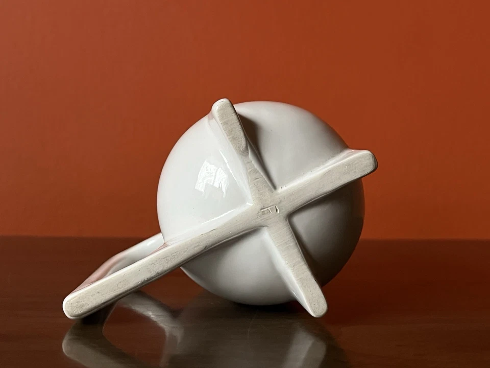 Кружка в стиле Баухаус • модернистский дизайн • белая • б/у в отличном состоянии - Изображение 4 из 4