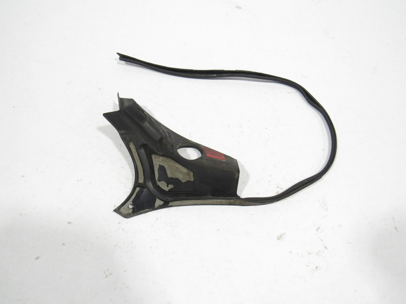 14-18 Aston Martin Vanquish 2014 Rear Left Seal Deck Edge Weather Strip :Y