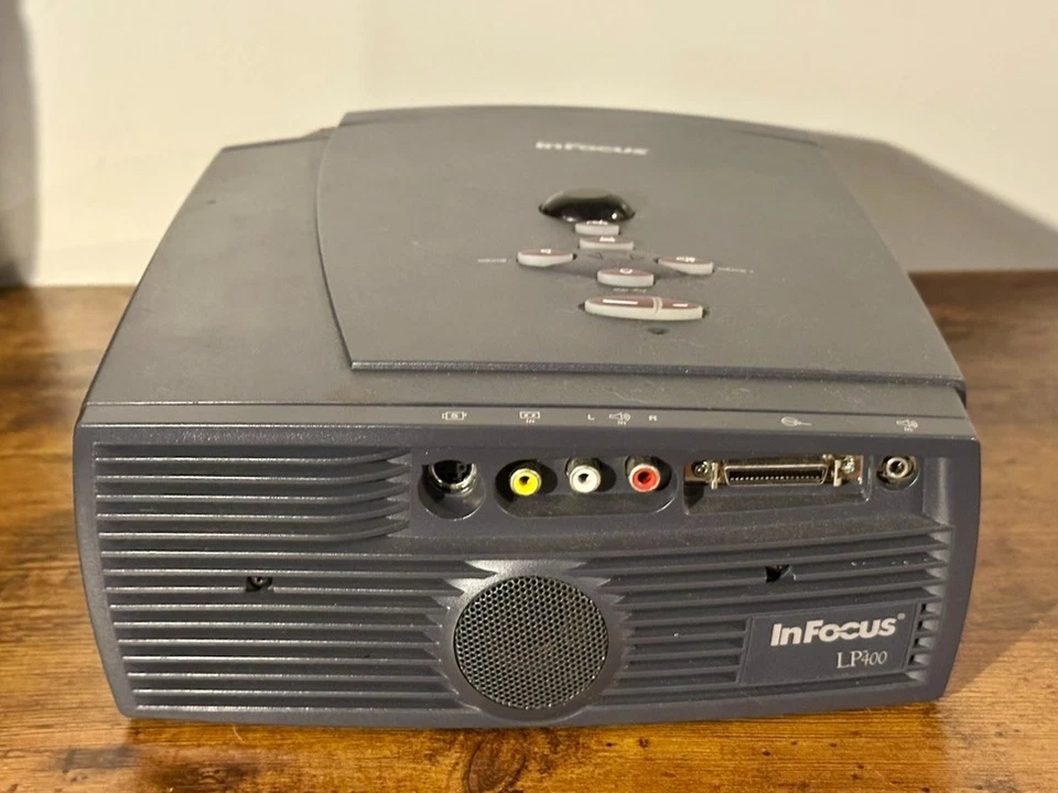 InFocus LP400 Digital Projector | DLP 700 Lumens | All Connectors & Carry Bag - Image 4 of 4