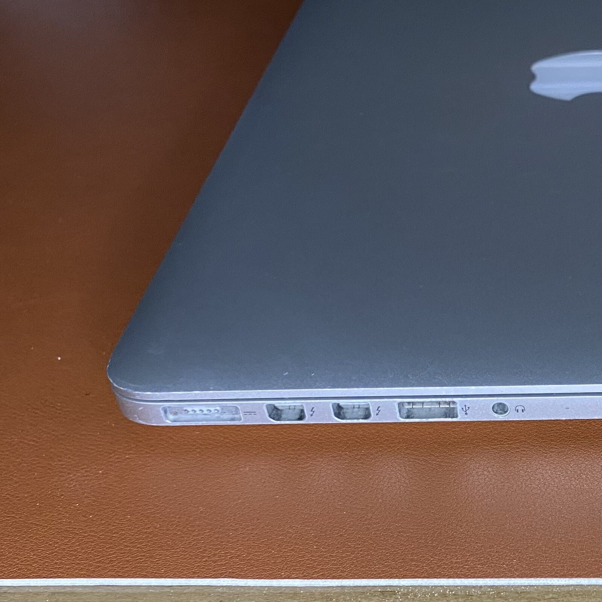 Apple A1502 MacBook Pro 8GB 2.9GHz Intel Core i5 Retina Display