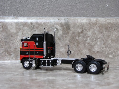 DCP 1/64 Red Black Kenworth K-100 Aerodyne Cabover Semi Truck Farm Toy - Picture 3 of 3