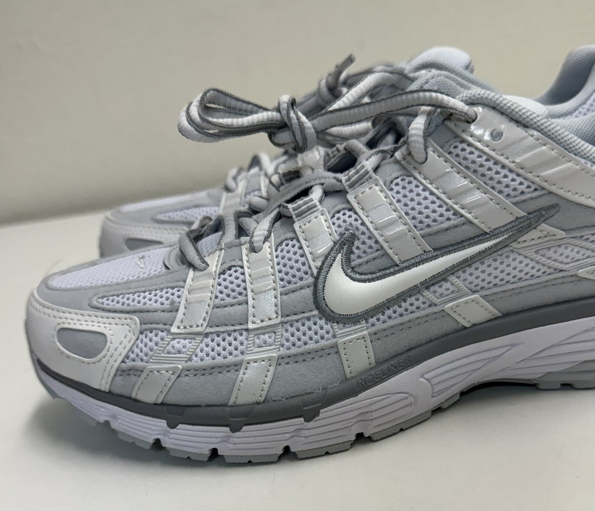NIKE　P−6000 中古美品　26cm Nike P-6000 Women's Sz 9 Summit White Pure Platinum Wolf Grey