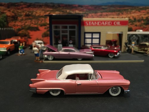 1:64 Hot Wheels Limited Edition 1957 57 Cadillac Eldorado Biarritz Pink Elvis - Picture 7 of 8