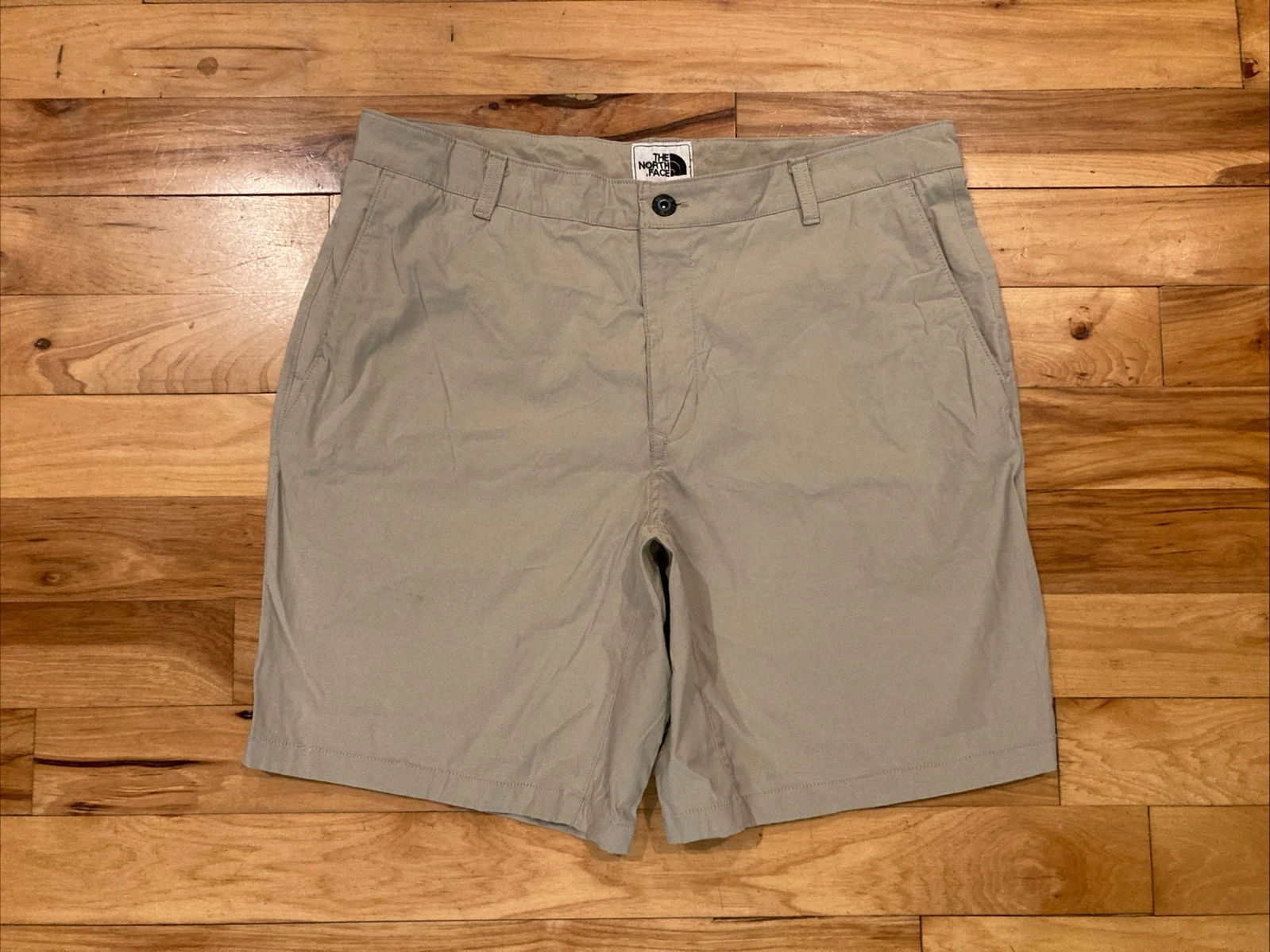 The North Face Khaki Tan Hiking Outdoor Flat Front Nylon Shorts Mens 36 x 8.5