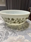 Pyrex Spring Blossom ( Crazy Daisy ) # 404 Mixing Bowl 4 Qt.