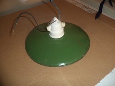 abat jour ancien avec sa douille en porcelaine