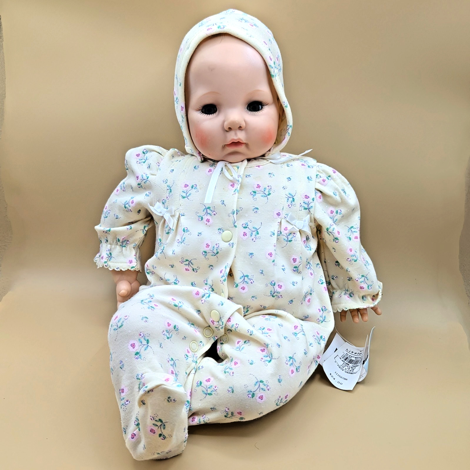 Madame Alexander Huggable Huggums VICTORIA  12” Dressed Baby Doll READ