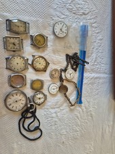 Pièces détachées pour montres plus étuis en argent.