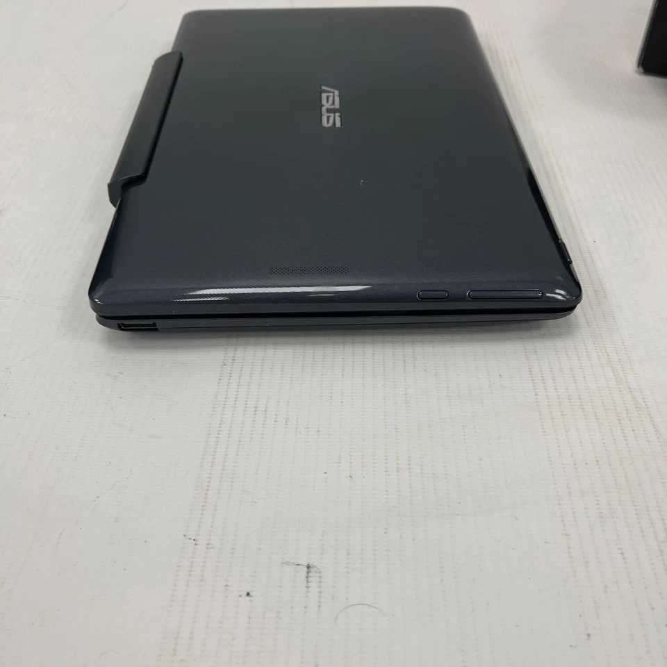 ASUS Transformer Book T100TAF 10.1" Win 8.1 Pro - Grey - Laptop & Box - Image 4 of 4