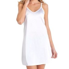 VANITY FAIR Size 18 inch Medium White Full Slip Undergarment Vneck Delicate