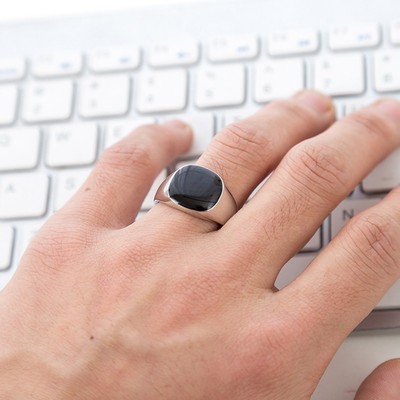Stilvoller quadratischer Ring für jeden Anlass mit einzigartiger Handarbeit