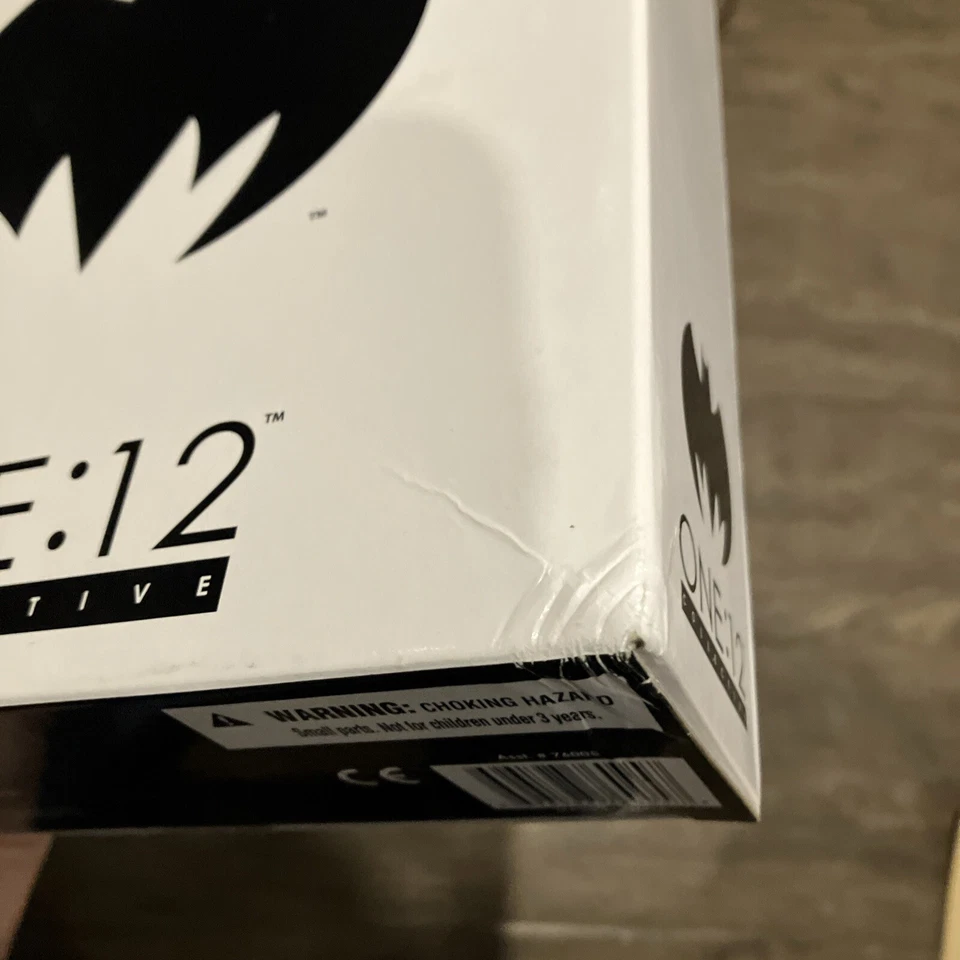 Mezco ONE:12 Feria de Juguetes TDKR B & W CABALLERO OSCURO BATMAN Raro Foto 2 de 3