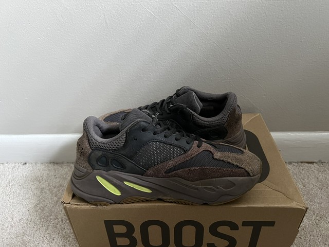 harga yeezy boost 700
