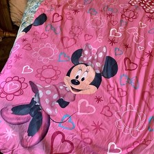 41 x 54 Minney Mouse Comforter Reversable  3 Flat Sheets Toddler Bed .