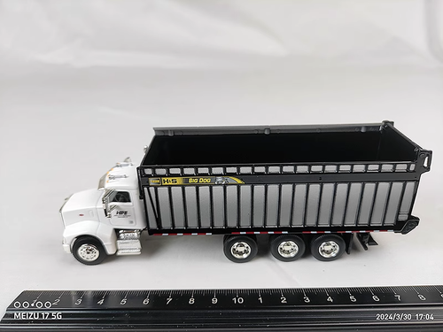 H&S White Peterbilt with Big Dog Forage Box "Helle Farm" 1/64 Scale, NIB - Picture 7 of 9