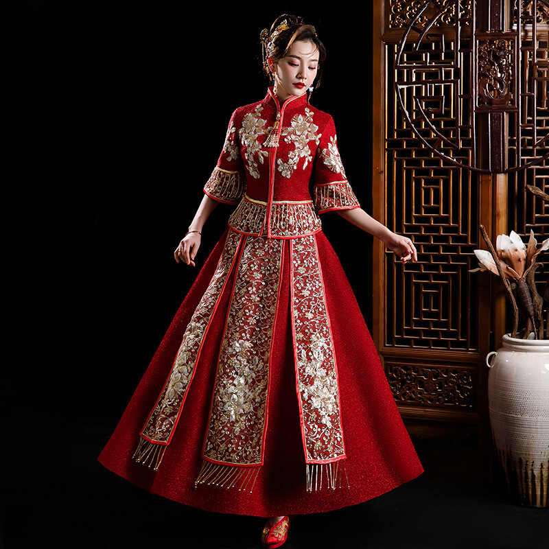 chinese designer wedding dresses The Season's Luckiest Gowns this red and gold wedding cheongsam will make you feel like being princess The Chinese Empress style really