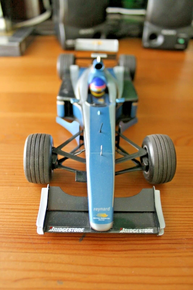 F1 MINICHAMPS BAR 01 SUPERTEC YEAR 1999 JAQUES VILLENEUVE  DIECAST SCALE 1/18 - Image 4 of 4