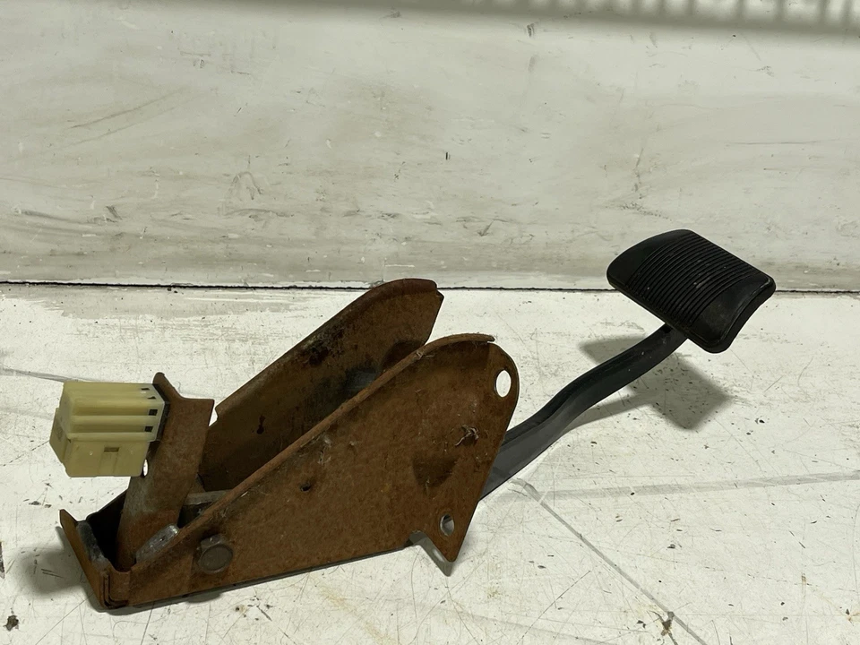 Automatic BRAKE PEDAL Assembly Bracket & Stop Lamp Switch 97-06 Jeep TJ Wrangler - Image 2 of 4