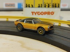 RARE combo of AUTO WORLD XTRACTION GOLD CHASSIS and GOLD R30 1971 Camaro
