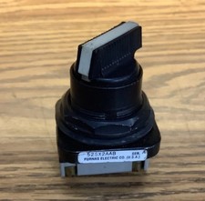 Used Siemens 52SX2AAB Ser A Maintain Selector Switch (Missing Screw)