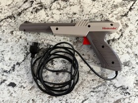 Nintendo Classic NES-001 Video Game Console with Controllers Star Master Zapper