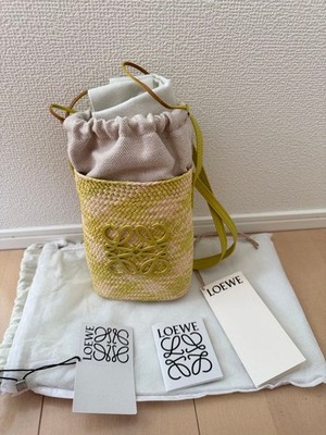 Guter Zustand LOEWE Anagram Check Square Pocket Basket Bag