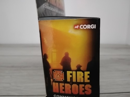 2002 CORGI CLASSICS FIRE HEROES - 1966 GMC FIRE PUMPER CS90009 - NICE - Picture 8 of 12