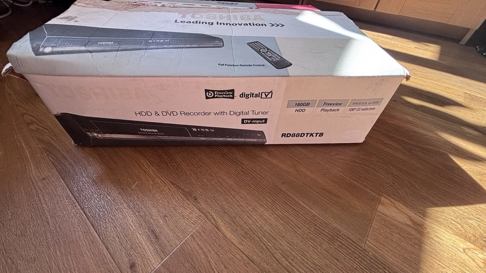 Toshiba RD88DTKTB 160GB HDD & DVD Recorder with Digital Freeview Tuner - Image 2 of 4