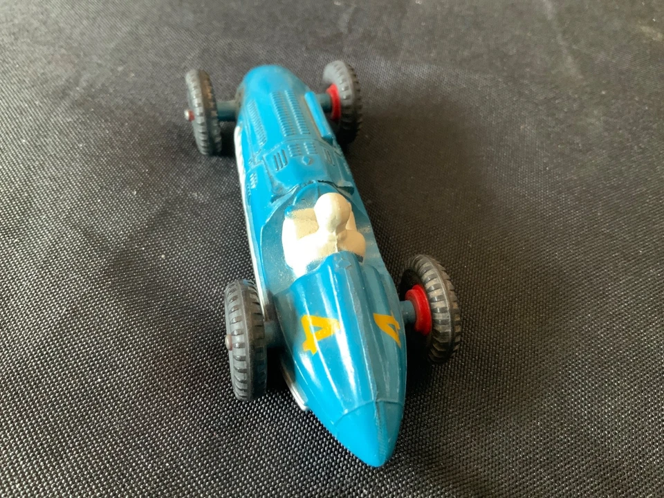 Coche de carreras Dinky Toys 230 Talbot Lago con bujes de plástico rojo Foto 4 de 4