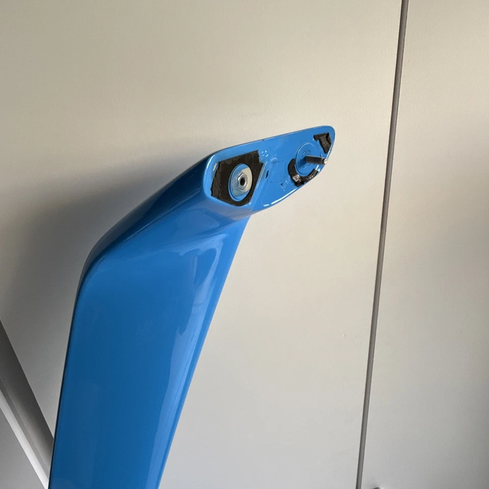 Peça de asa de spoiler traseiro azul rápido Chevy Corvette C8 Z51 fabricante de equipamento original #23342318 - Imagem 4 de 4