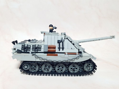 Custom WW2 German Tank SdKfz 173 “Jagdpanther” - Picture 12 of 23