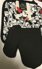 Disney MINNIE MOUSE All Over 2-Piece Oven Mitt  Pot Holder Set Rubberized NEW 