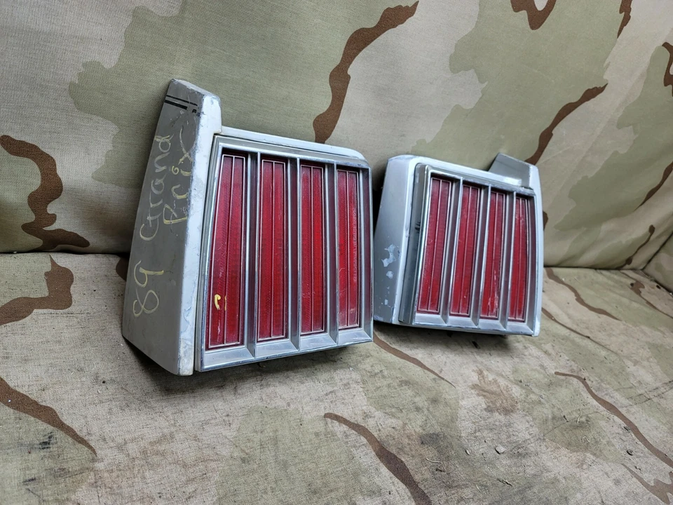 Juego de bisel de luz trasera Pontiac Grand Prix 1979 79 izquierda derecha Foto 2 de 4