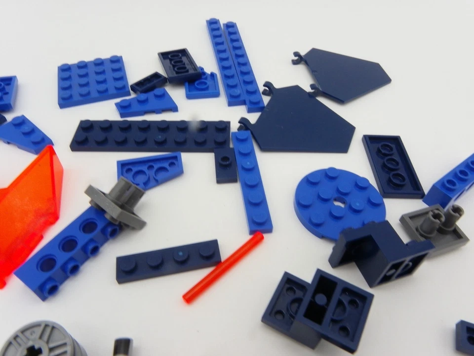 LEGO 70315 NEXO Knights Clay's Rumble Blade Partial Set 31/328 And Minifigures - Image 4 of 4