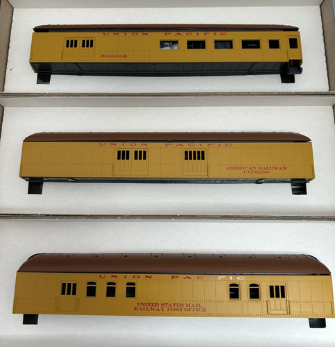 6 Roundhouse HO Union Pacific Passenger Coaches, 6124,6134,6144,6154,6164,6174 - Picture 9 of 15