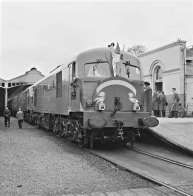 Special train Kingsbridge Dublin Ireland Railway OLD PHOTO