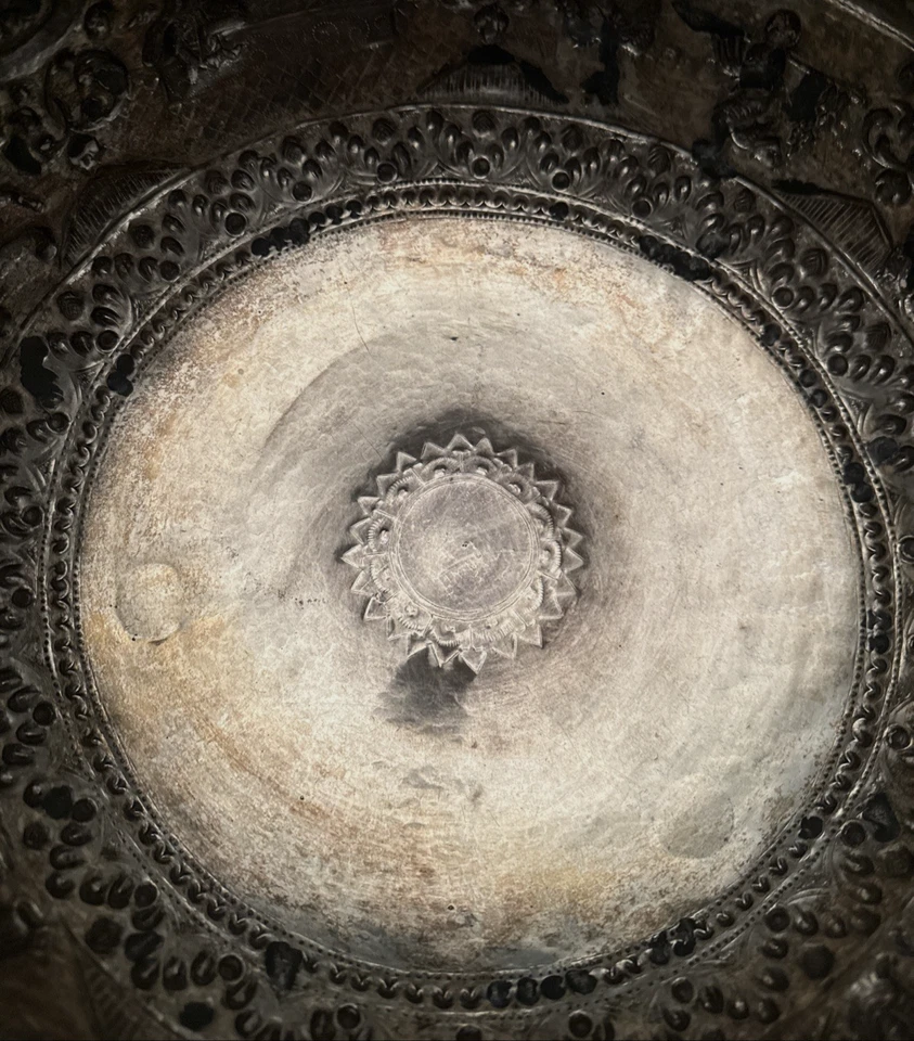 Antiguo cuenco birmano hindú Repousse plata Thabeik marca Guanyin 1890 Foto 3 de 4