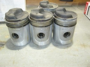 Farmall M M&W Pistons